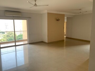Room in 3 BHK Apartment at Pioneer Park Phase 1, Sector 61 – for Sale