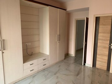 Room in 3 BHK Apartment at Pioneer Park Phase 1, Sector 61 – for Sale