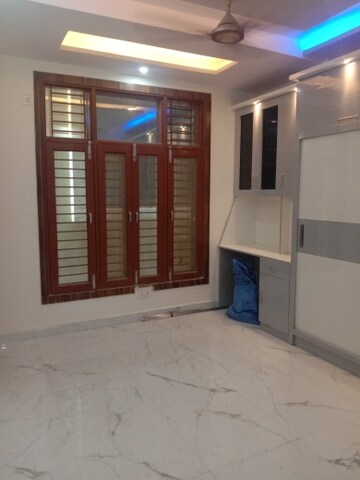 Room in 3 BHK Builder Floor at Dwarka Mor – for Sale