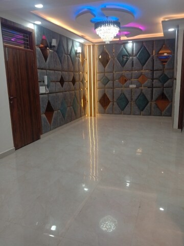 Parking in 3 BHK Builder Floor at Dwarka Mor – for Sale