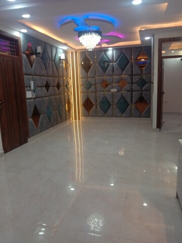 Parking in 3 BHK Builder Floor at Dwarka Mor – for Sale