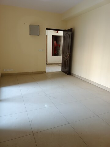 Room in 3 BHK Apartment at Gulshan Botnia, Sector 144 – for Sale