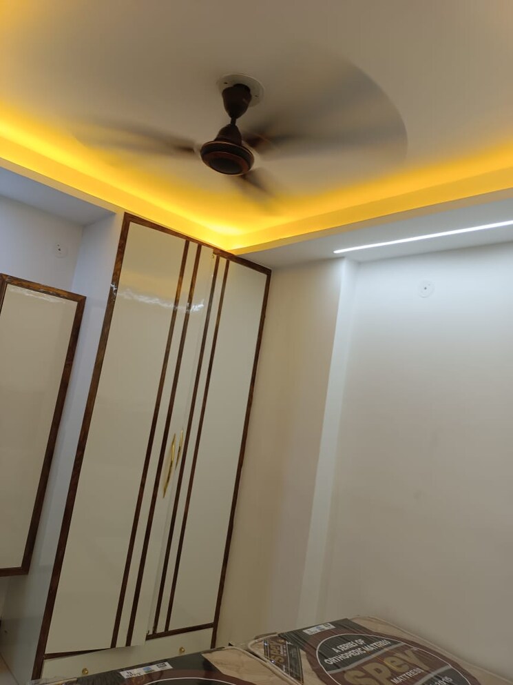 undefined, mahavir enclave 4 Bedroom 120 Sq.Yd. Builder Floor In Mahavir Enclave Delhi 7390455