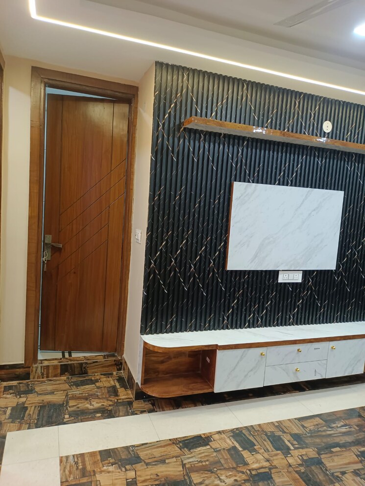 Balcony, mahavir enclave 4 Bedroom 120 Sq.Yd. Builder Floor In Mahavir Enclave Delhi 7390455