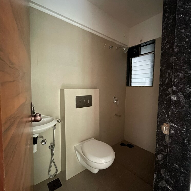 Attached Bathroom, je-and-vee-om-trimurti 2 Bedroom 687 Sq.Ft. Apartment In Dindoshi Mumbai 7390761