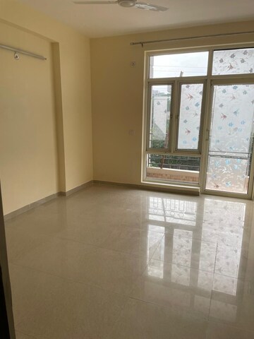 Room in 3.5 BHK Apartment at Omaxe Waterscapes, Gomti Nagar – for Sale