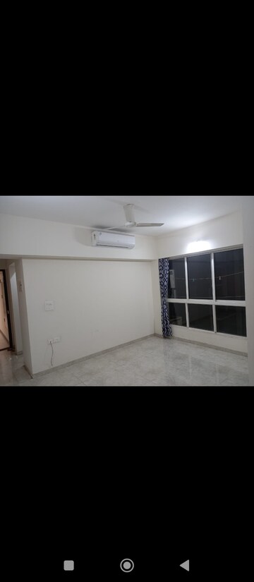 Room in 2 BHK Apartment at Lodha Amara, Kolshet Road – for Sale