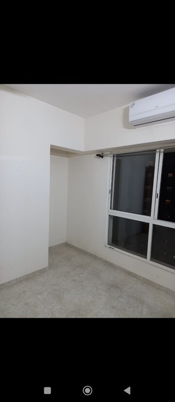 Room in 2 BHK Apartment at Lodha Amara, Kolshet Road – for Sale