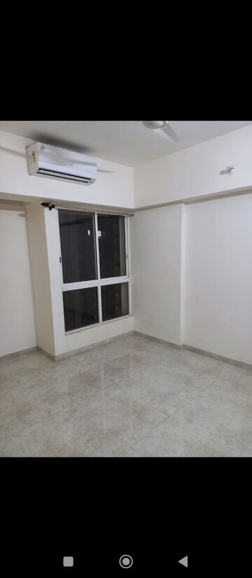 Room in 2 BHK Apartment at Lodha Amara, Kolshet Road – for Sale