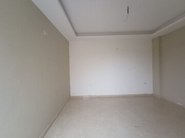 Room in 4 BHK Apartment at Sector 16 – for Sale