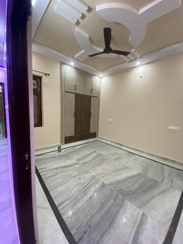Room in 4 BHK Independent House at Jankipuram – for Sale