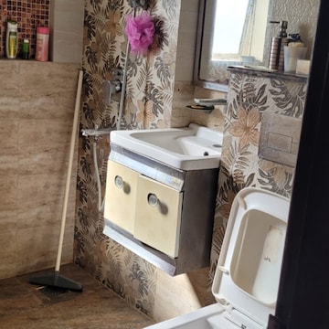 Attached Bathroom in 3.5 BHK Apartment at Sector 2, Dwarka – for Sale