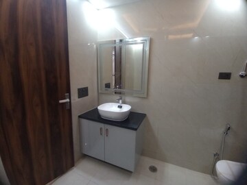 Bathroom in 6+ BHK Independent House at Sector 41 – for Sale