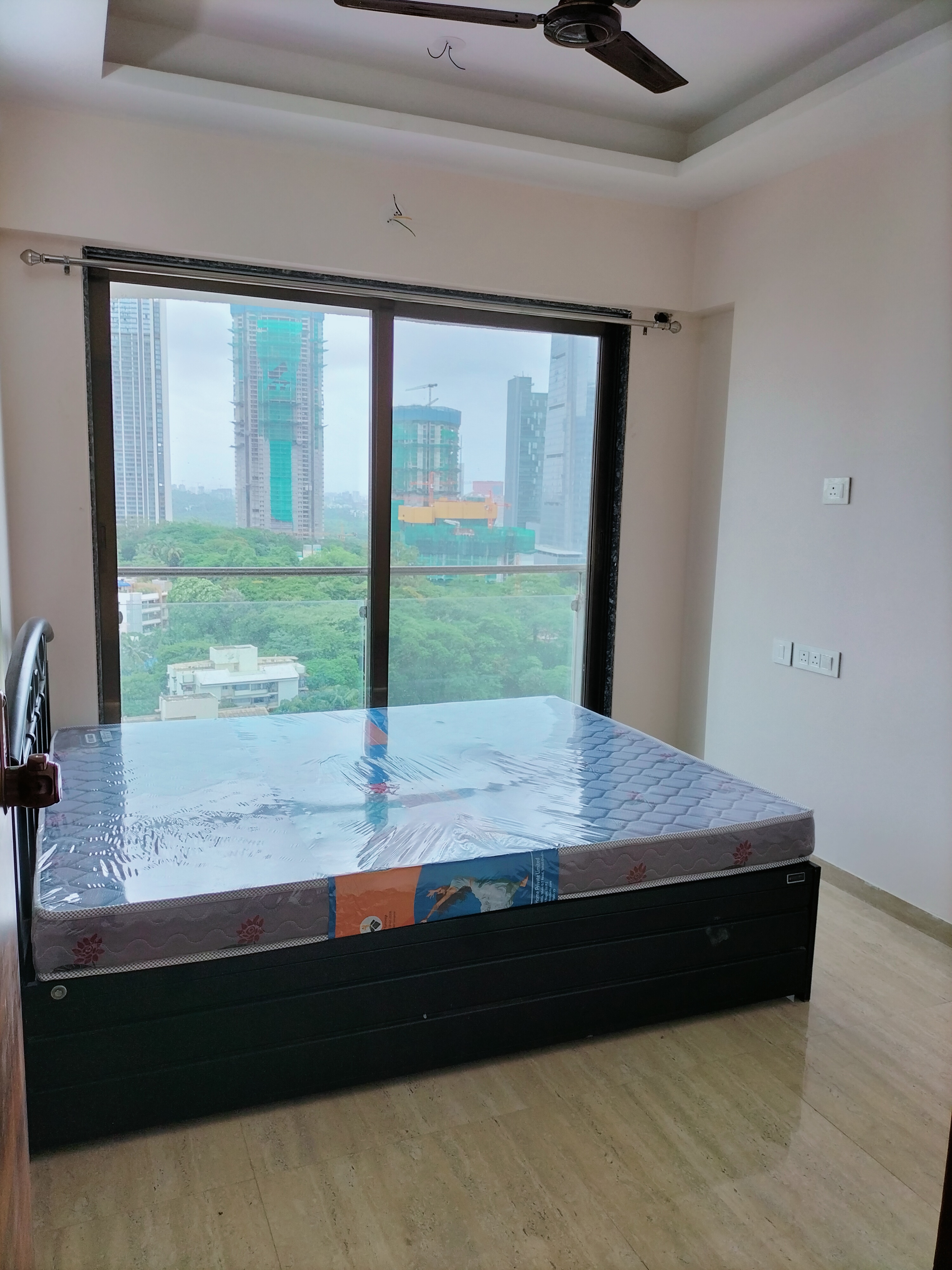 2 BHK Apartment For Rent in Je And Vee Om Trimurti Malad East Mumbai  7393219