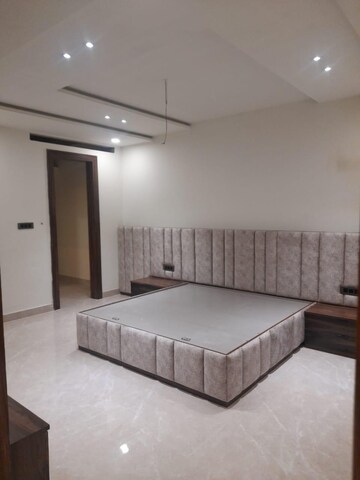 Bedroom in 6+ BHK Independent House at Gomti Nagar – for Sale