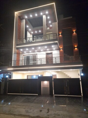 6+ BHK Independent House – Exterior View View at Gomti Nagar - for Sale