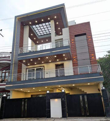6+ BHK Independent House For Sale in Gomti Nagar