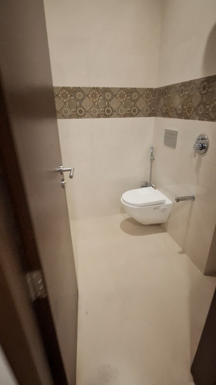 Bathroom, k-raheja-amaltis 4 Bedroom 2175 Sq.Ft. Apartment In Sion West Mumbai 7393950