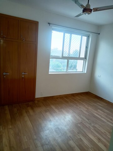 Room in 2 BHK Apartment at Jaypee Klassic Shaurya, Sector 134 – for Rent