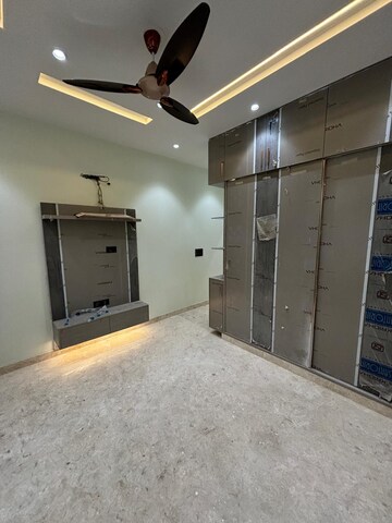 Room in 3 BHK Builder Floor at Rajouri Garden – for Sale