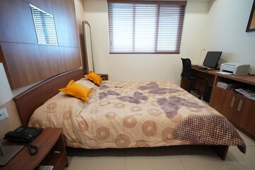 Bedroom in 3 BHK Apartment at Marine Drive – for Sale