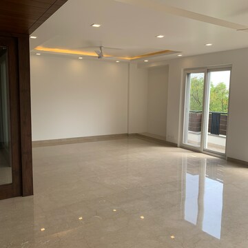 Room in 5 BHK Builder Floor at Shanti Niketan – for Sale