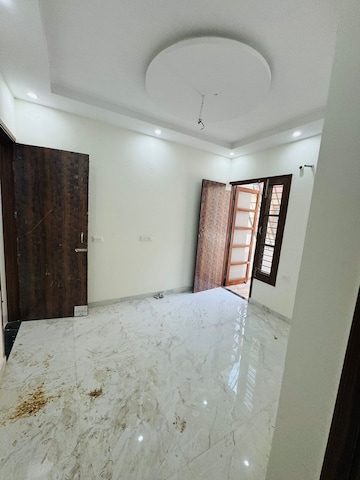Room in 3 BHK Independent House at Sector 127 – for Sale