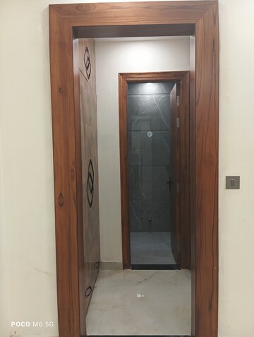 Room in 3 BHK Builder Floor at BPTP Parkland, Sector 75 – for Sale