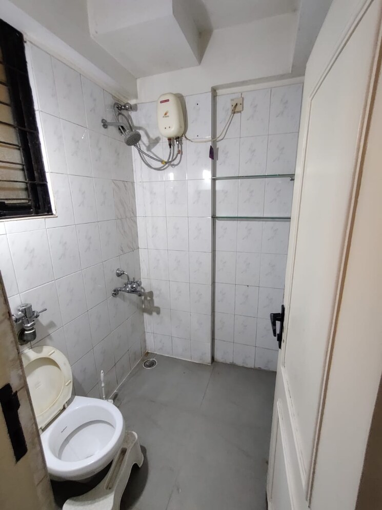 Bathroom, hiranandani-estate-capri 1 Bedroom 579 Sq.Ft. Apartment In Ghodbunder Road Thane 7395567