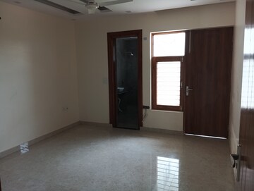 Room in 3 BHK Builder Floor at Sector 85 – for Sale