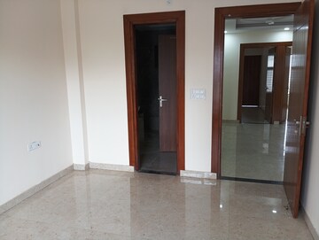 Room in 3 BHK Builder Floor at Sector 85 – for Sale