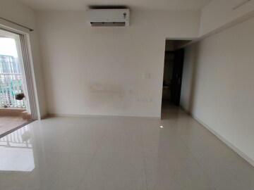 Room in 2 BHK Apartment at Lodha Amara, Kolshet Road – for Sale