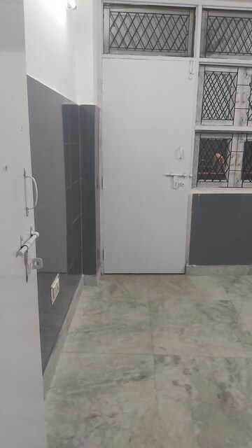Furnished Amenities in 2.5 BHK Builder Floor at Patparganj – for Sale