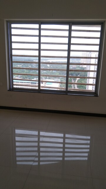 Room in 2 BHK Apartment at Soham Tropical Lagoon, Ghodbunder Road – for Sale