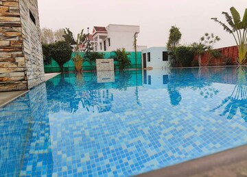 Swimming Pool in 1.5 BHK Independent House at Kisan Path – for Sale
