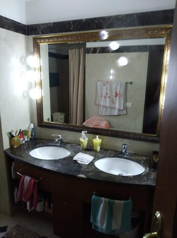 Bedroom in 3 BHK Apartment at Sweta Central Park II, Sector 48 – for Sale
