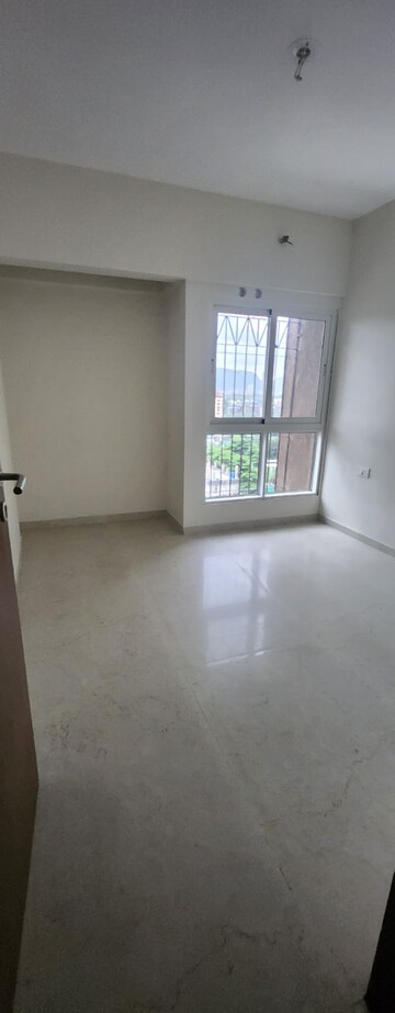 Room in 2 BHK Apartment at Dosti West County Phase 4 Dosti Pine, Balkum Pada – for Rent