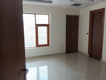 Room in 3 BHK Builder Floor at BPTP District 3, Sector 85 – for Sale