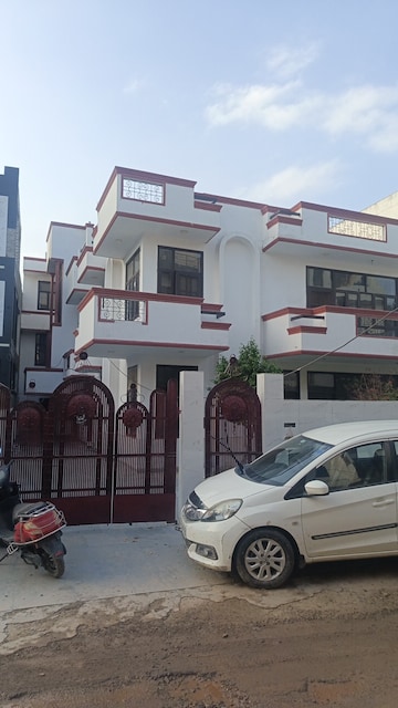 6+ BHK Independent House – Exterior View View at Sector 40 - for Sale