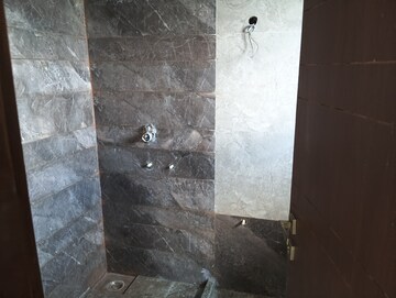 Bathroom in 3 BHK Builder Floor at BPTP Parkland Pride, Sector 77 – for Sale