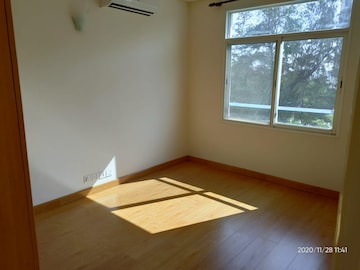 Room in 2 BHK Apartment at Jaypee Moon Court, Jaypee Greens – for Sale