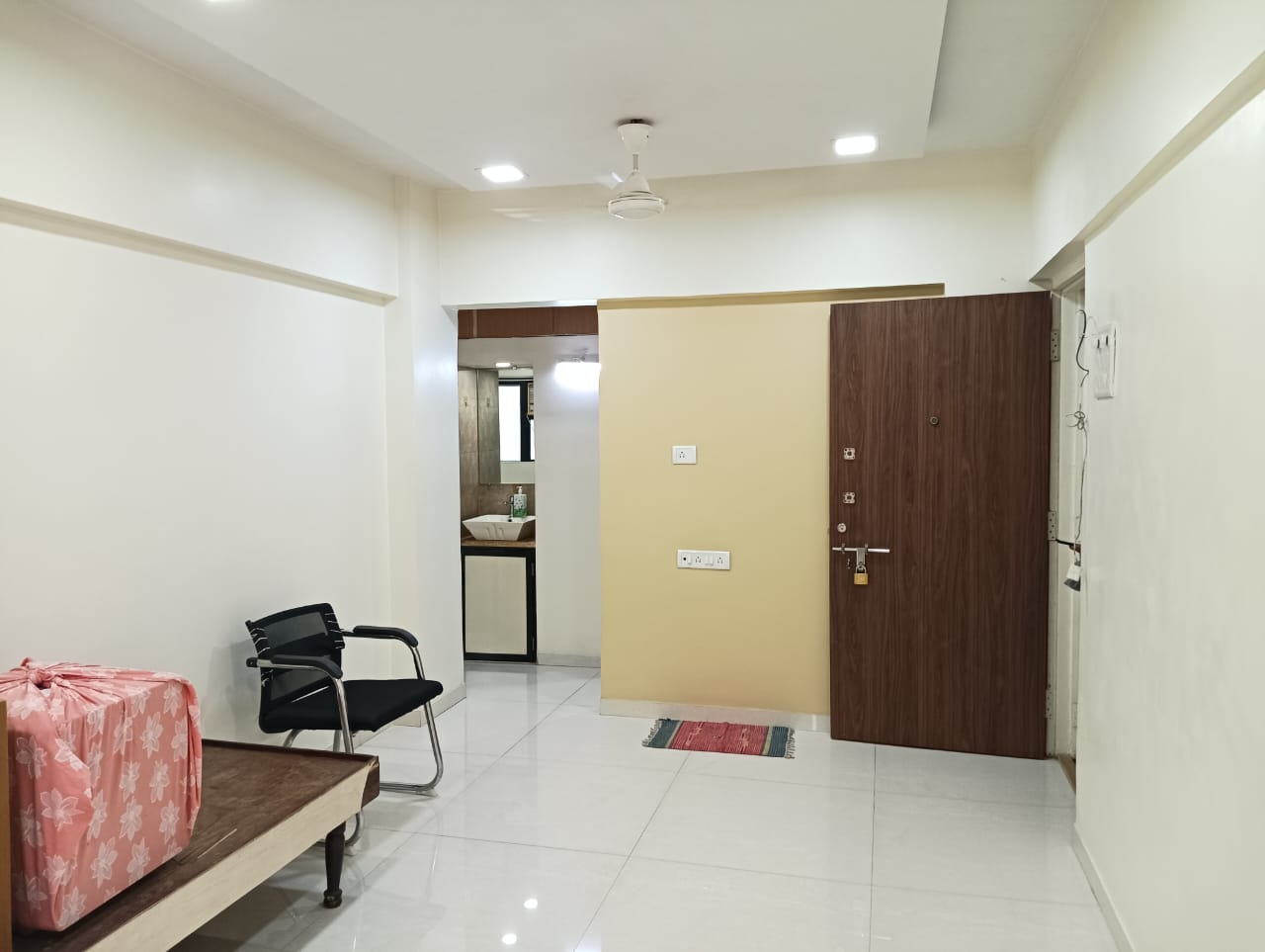 Rental 2 Bedroom 960 Sq.Ft. Apartment in Sai Baba Complex Goregaon