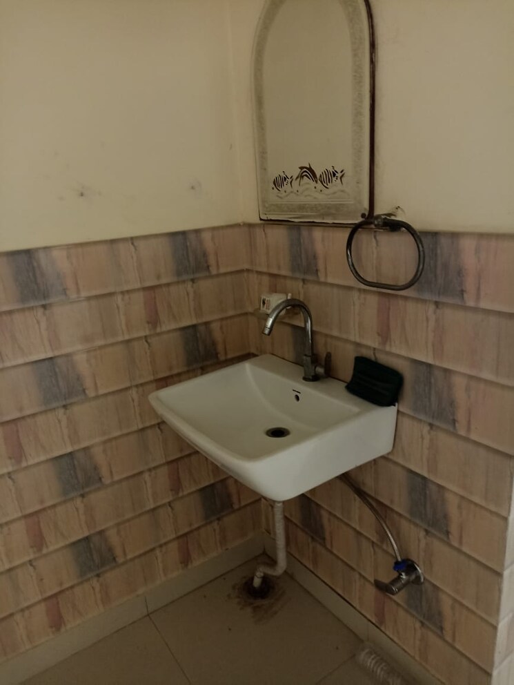 Bathroom, new industrial township 3 Bedroom 1700 Sq.Ft. Builder Floor In New Industrial Township Faridabad 7397933