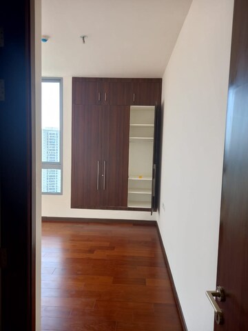 Room in 2 BHK Apartment at Piramal Vaikunth, Balkum Pada – for Sale