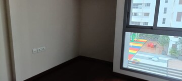 Room in 2 BHK Apartment at Piramal Vaikunth, Balkum Pada – for Rent