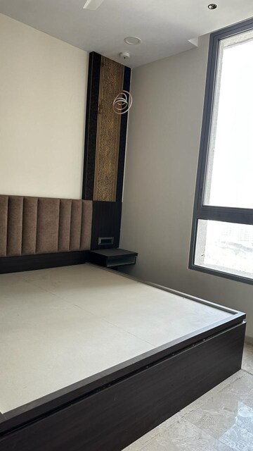 Room in 3 BHK Apartment at Piramal Vaikunth, Balkum Pada – for Sale