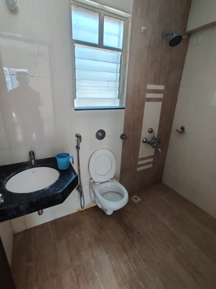Bathroom, vilas-javdekar-yashwin-anand 2 Bedroom 745 Sq.Ft. Apartment In Sus Pune 7398433
