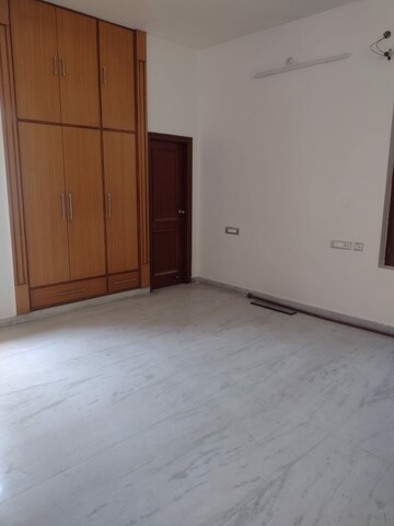 Room in 5 BHK Independent House at Gomti Nagar – for Sale