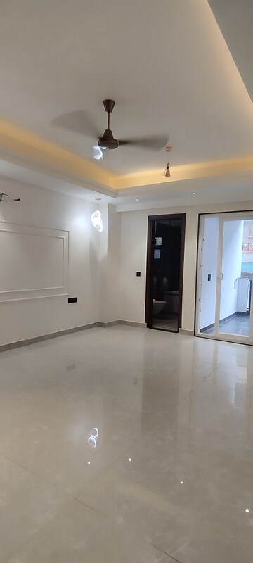 Room in 5 BHK Builder Floor at Green Fields Colony – for Sale