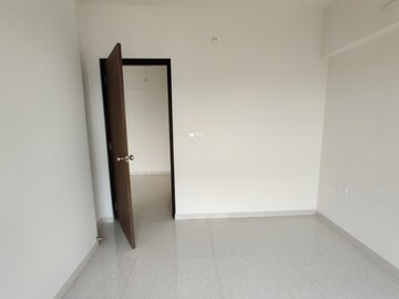 Room in 2 BHK Apartment at Lodha Amara, Kolshet Road – for Sale